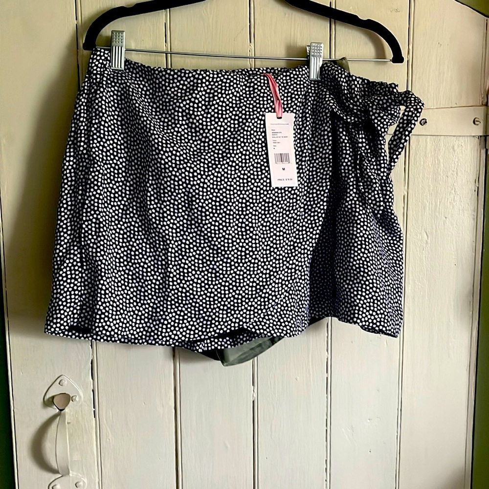 BNWT vineyard vine wrap skort